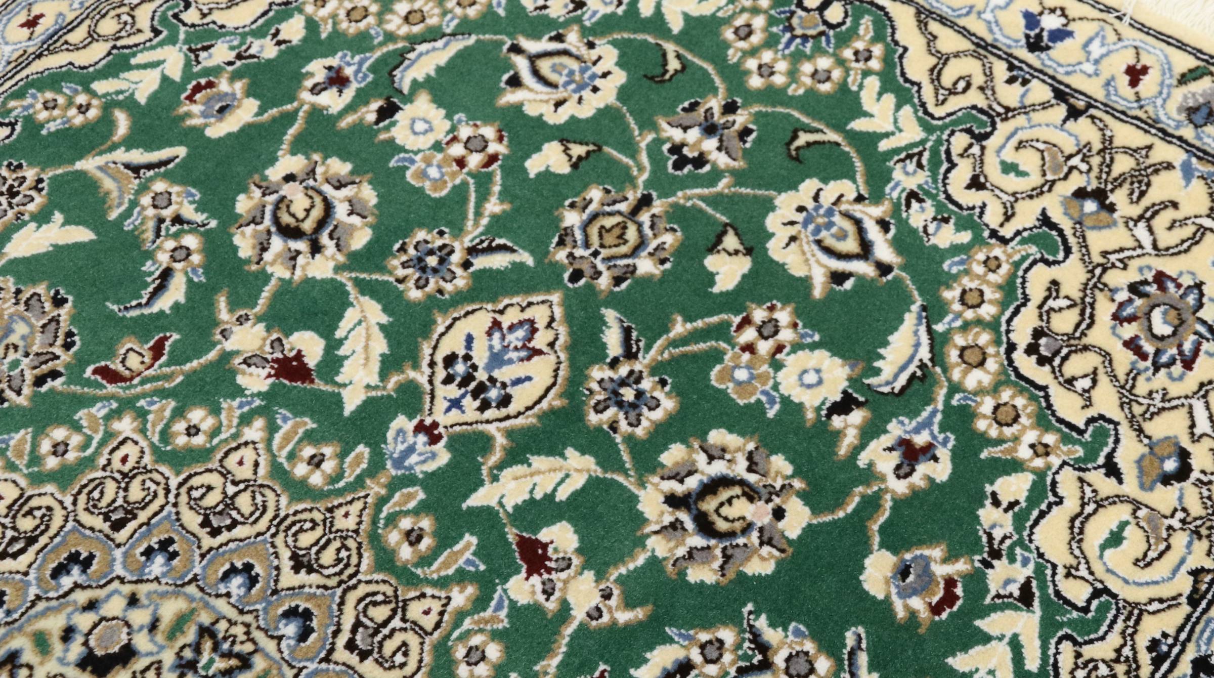 Perserteppich Nain 9LA 90x140 Handgeknüpft Grün Medaillon Orientalisch UNIKAT Kurzflor